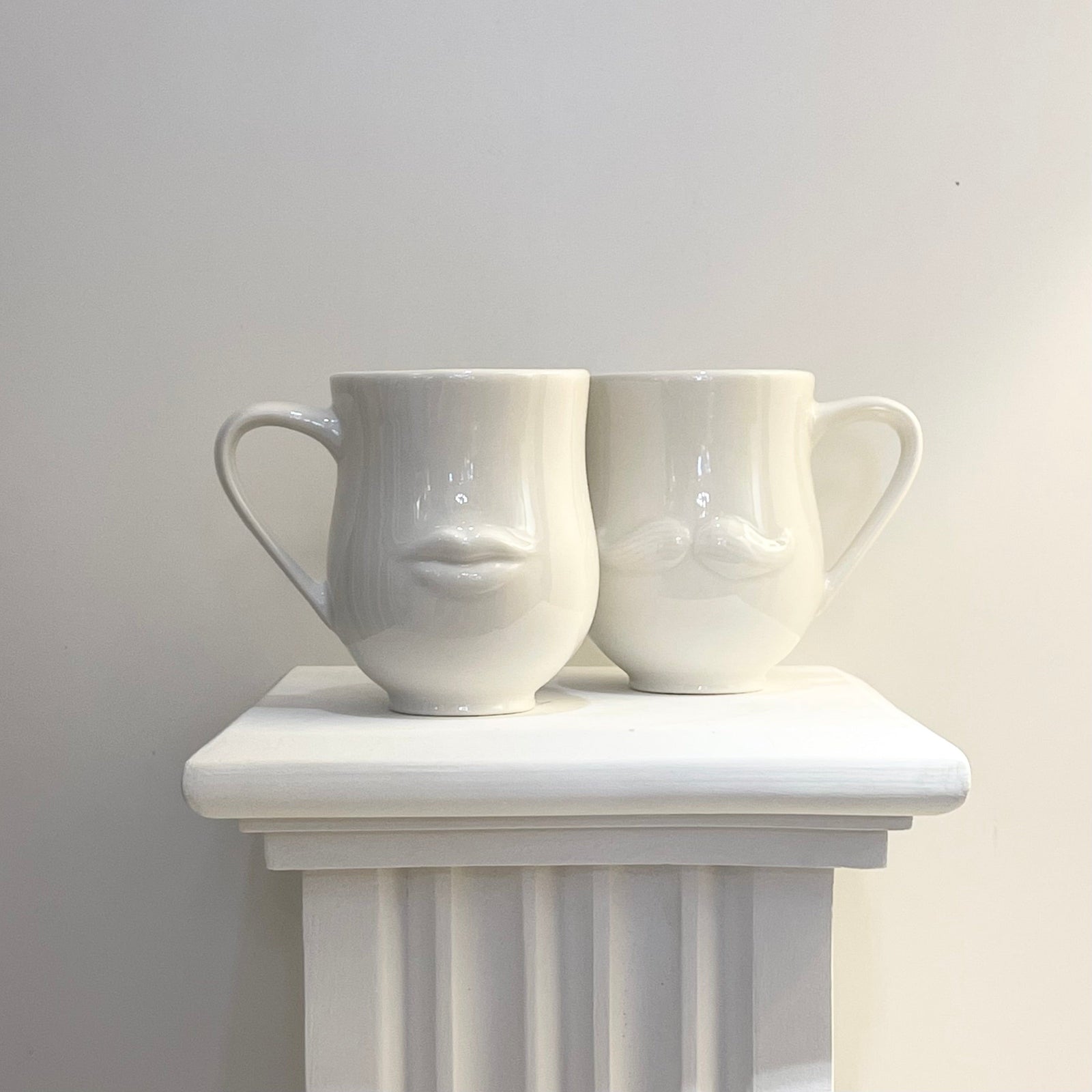 Mug Reversible Mr and Mrs Muse. Jonathan Adler