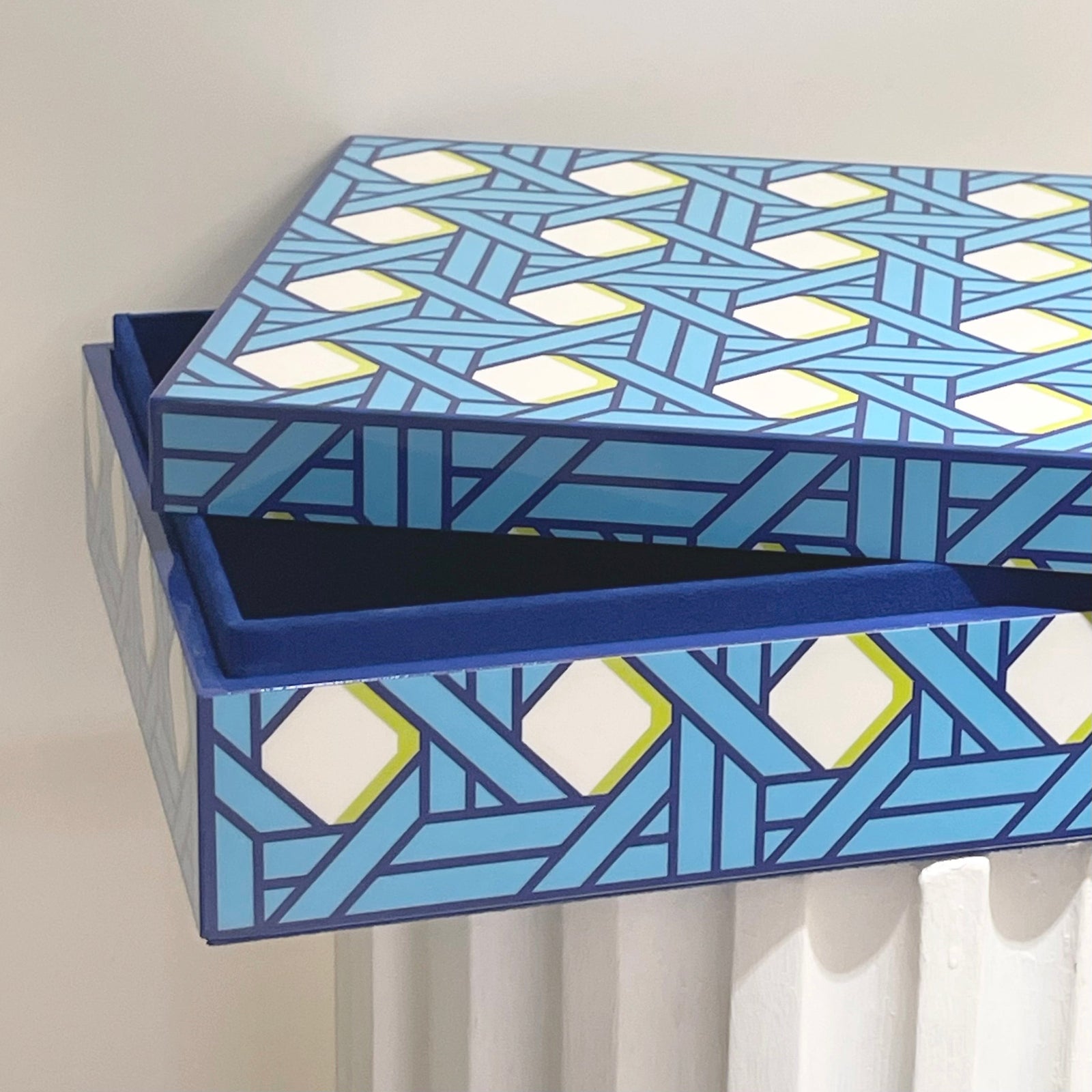 Caja Lacada Basketweave Grande. Jonathan Adler