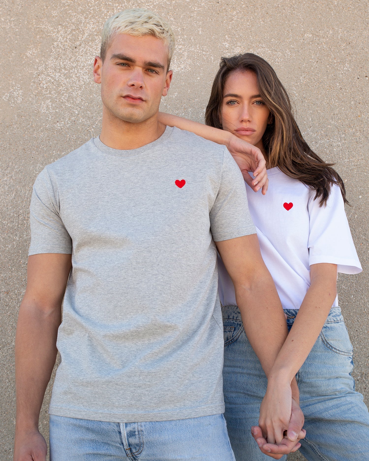 Camiseta Gris Corazón Bordado